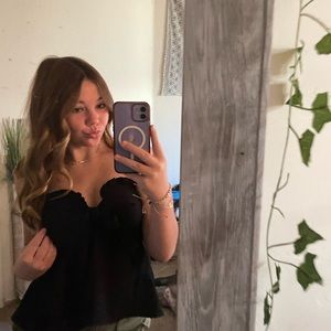 Meet your Posher, Ava